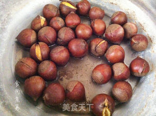水煮咸香板栗的做法步骤:4
