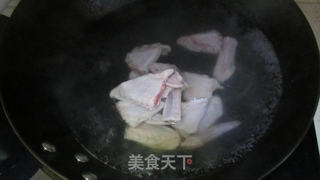 黄豆烧鸭翅的做法步骤:2