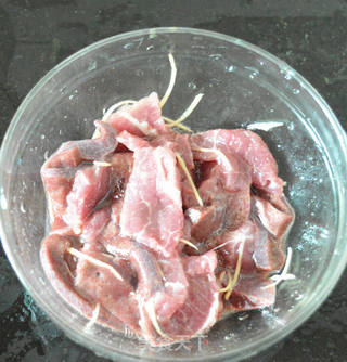 猪肝瘦肉枸杞汤的做法步骤:2