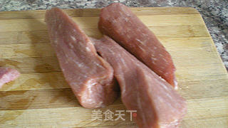 锅包肉的做法步骤：1
