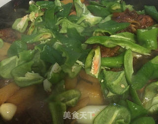 新疆吐鲁番大盘鸡的做法步骤:11
