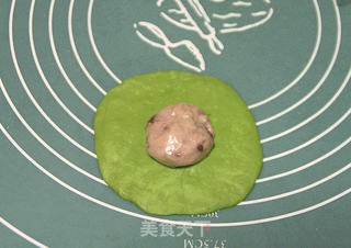 【抹茶麻糬三角包】:属于春天的面包的做法步骤:15
