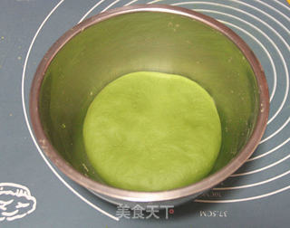【抹茶麻糬三角包】:属于春天的面包的做法步骤:12