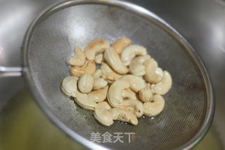 五彩虾仁鳕鱼粒的做法步骤:6