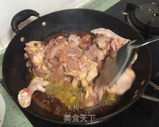 新疆吐鲁番大盘鸡的做法步骤:3