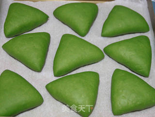 【抹茶麻糬三角包】:属于春天的面包的做法步骤:18