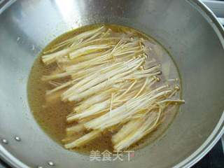金针菇肥牛煲的做法步骤:6
