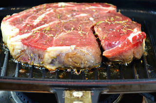 腌汁肉眼牛排的做法步骤:7