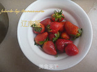 白雪草莓蛋糕的做法步骤:2