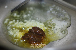 五彩虾仁鳕鱼粒的做法步骤:10