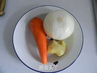 胡萝卜洋葱肉馅包子的做法步骤：1