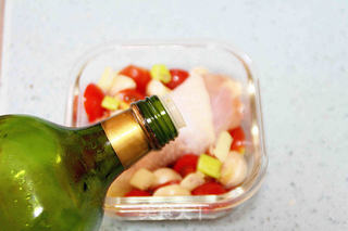【香蒜番茄烤鸡腿配意面】:最省事的美味料理的做法步骤:5