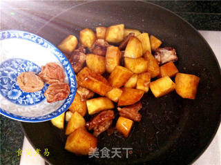 话梅排骨焖土豆的做法步骤:8