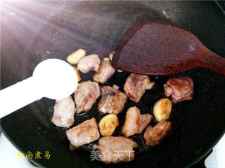 话梅排骨焖土豆的做法步骤:6