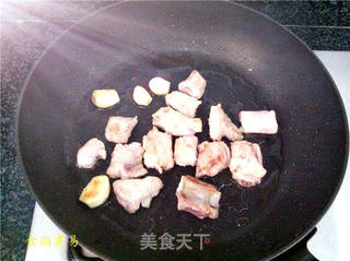 话梅排骨焖土豆的做法步骤:4