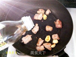 话梅排骨焖土豆的做法步骤:5