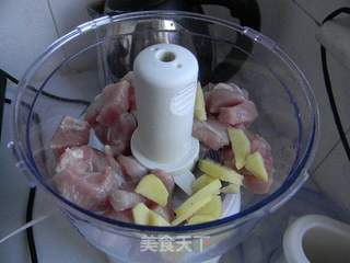 胡萝卜洋葱肉馅包子的做法步骤:2
