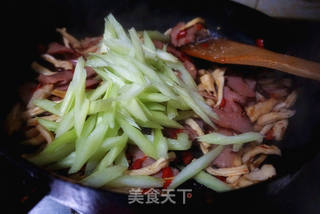 萝卜干炒腊肉的做法步骤:8