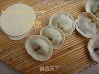 酸汤酥肉元宝饺的做法步骤:8