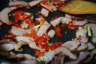 萝卜干炒腊肉的做法步骤:6
