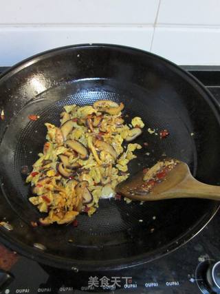 美味下饭菜——香菇剁椒炒蛋的做法步骤:4
