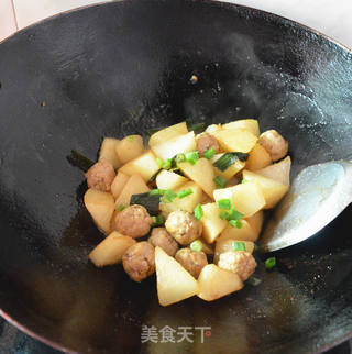 香菇肉丸焖萝卜的做法步骤:7