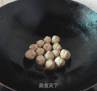 香菇肉丸焖萝卜的做法步骤:3