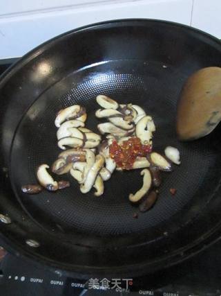 美味下饭菜——香菇剁椒炒蛋的做法步骤:3