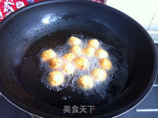 炸虾仁豆腐丸子的做法步骤:11