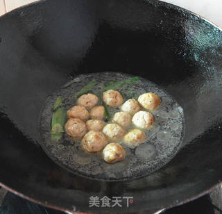 香菇肉丸焖萝卜的做法步骤:5