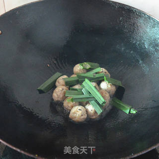 香菇肉丸焖萝卜的做法步骤:4