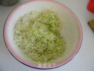 萝卜猪肉蒸饺的做法步骤:4