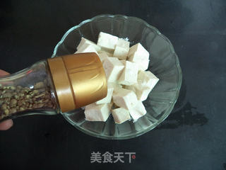 黑橄榄豆腐串的做法步骤:3
