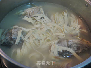 鱼头鱼尾豆腐丝汤的做法步骤:7