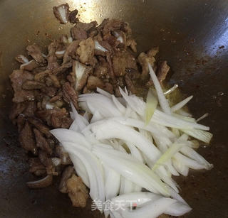 新疆抓饭的做法步骤:4