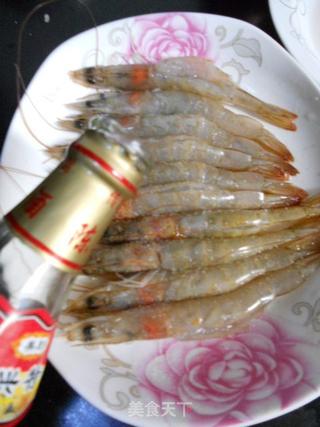 好吃到连虾壳都不想放过——蒜蓉开背虾的做法步骤:2