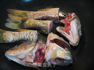 鱼头鱼尾豆腐丝汤的做法步骤:4