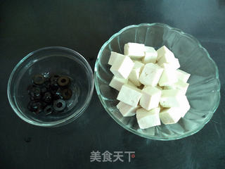 黑橄榄豆腐串的做法步骤:2