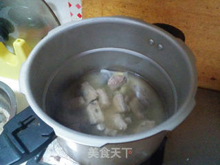 【土豆炖排骨】的做法步骤:6