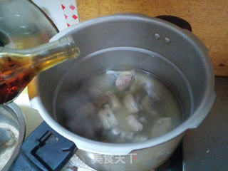 【土豆炖排骨】的做法步骤:7