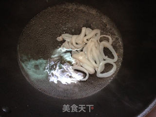 鲜鱿鱼墨西哥沙拉的做法步骤:3