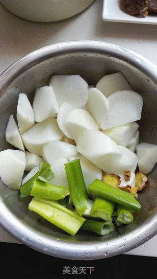 萝卜炖牛肉的做法步骤:2
