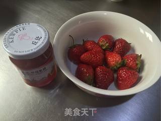草莓牛奶蛋白甜羹的做法步骤:2