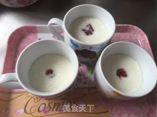草莓牛奶蛋白甜羹的做法步骤:11
