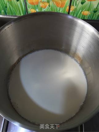 草莓牛奶蛋白甜羹的做法步骤:5