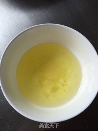 草莓牛奶蛋白甜羹的做法步骤:4