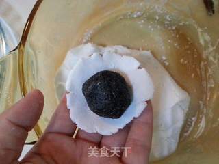 手工黑芝麻汤圆的做法步骤:6