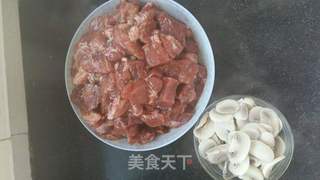 叉烧肉烩口蘑的做法步骤:6