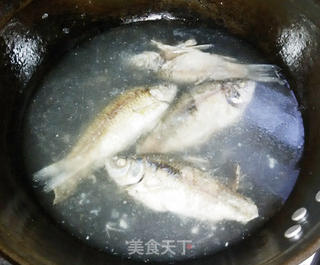 鲫鱼炖豆腐的做法步骤:3