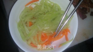 ‘凉拌’三宝――胡萝卜莴笋拌肉干丝的做法步骤:9
